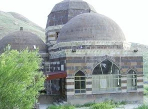 Ehmede Xani türbesinde dua etti