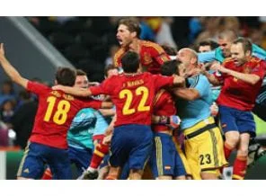 Euro 2012: İspanya ilk finalist