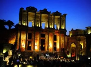 Fischer ve Günay, Efes'te konser dinledi