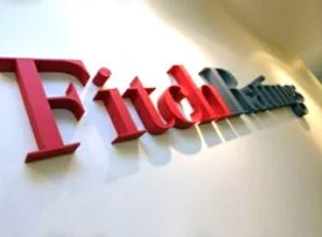 Fitch Rum bankalarının kredi notunu düşürdü