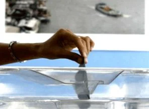 Fransa'da oy verme işlemi başladı