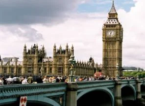 Londra'da Türk bayrağı skandalı