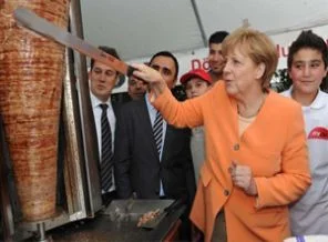 Merkel döner kesti !