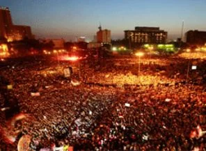 Mısırlılar yeniden Tahrir Meydanı'nda...