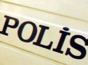 Sınır dışı edilirken polisi ısırdı