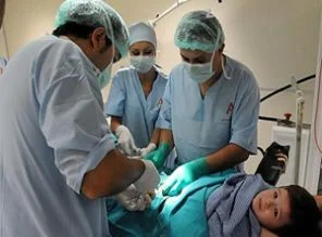 Sünnet yasağına tepkiler sürüyor