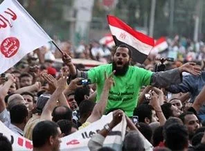 Tahrir'de ikinci devrimin ayak sesleri