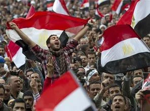 Tahrir Meydanı'na devrim şarkısı...