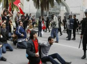Tunus, İslamcıların gösterisini yasakladı