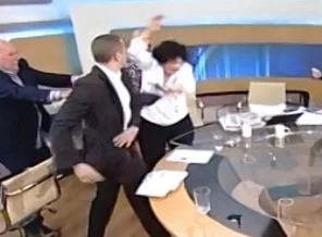 Yunanlı iki vekil canlı yayında birbirine girdi!..