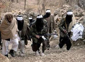 Afganistan'da 14 polis, Taliban'a katıldı!