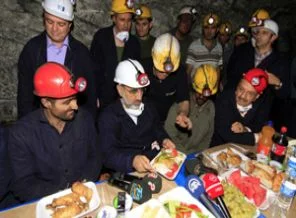 Bakan Yıldız madende iftar açtı