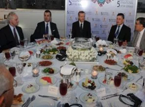 Başbakan'dan, Ankara'daki büyükelçilere iftar