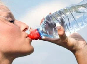 Bir saatte 6 litre su içmek, canına mal oldu!