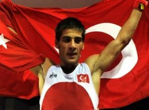 Boksörümüz Fatih Keleş tur atladı