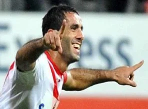 Dayakçı futbolcuya kırmızı kart
