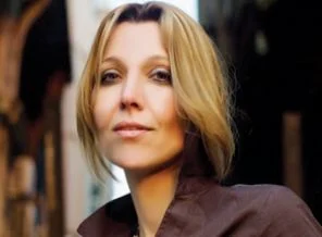 Elif Şafak'a ''Sanat ve Edebiyat Şövalyesi Nişanı''