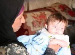 Filistinli aile mağarada yaşıyor