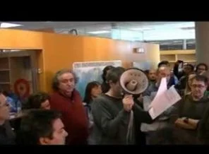 Gazetecilerden canlı yayında direniş