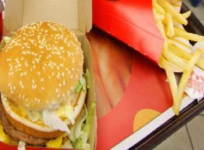 Hamburgerin içinden bu da çıktı!