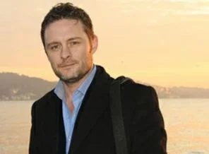 Hürriyet hangi yazarının ipini çekti?