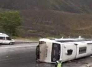 Irak'ta otobüs devrildi: 23 İranlı yaralandı