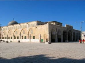 İsrail askerleri Mescid-i Aksa'ya girişi yine engelledi