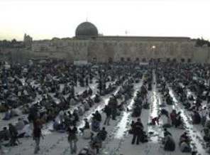 İsrail'e inat Mescid-i Aksa'da iftar