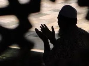 Kahire'de protesto gösterilerinin yerini iftar çadırları aldı