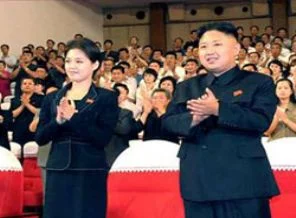Kim'in yanındaki kadın kim?