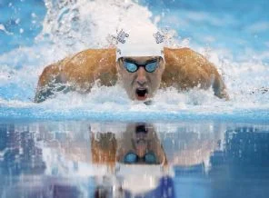 Michael Phelps güçlükle finale kaldı