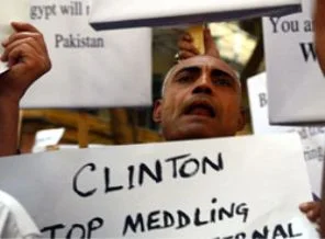 Mısır'da Clinton ziyaretine protesto