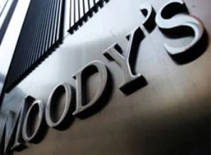 Moody's İtalya'nın kredi notunu düşürdü