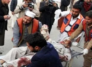 Pakistan'da bombalı saldırı: 12 ölü