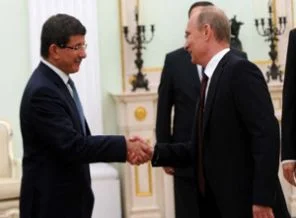 Putin'den Davutoğlu'na tuhaf hareket