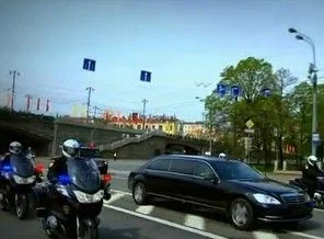 Putin'in plakasız makam aracı gündem oldu!