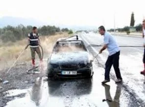 Seyir halindeki LPG'li araçta çıkan yangın, zeytinliğe sıçradı