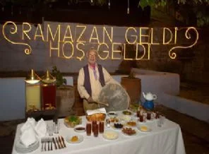 Siirt'te Afgan mültecilere iftar yemeği