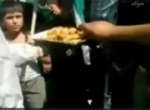 Suriye halkı helva dağıttı (video)