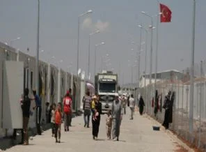 Suriyeli 2 asker Akçakale'ye geldi