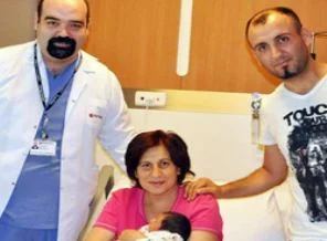 Tüp bebek yöntemi ile 46 yaşında anne oldu