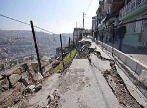 Adıyaman'da yol çöktü