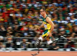 Ampute atlet Pistorius, azmiyle ayakta alkışlandı