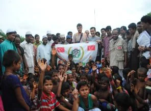 Arakan İHH ve Sadakataşı ile sevindi