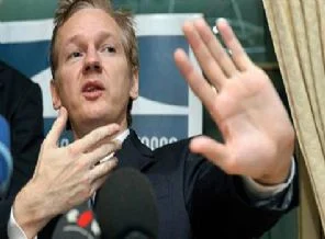 'Assange'ı vermezseniz, elçiliği basarız'