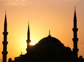 Cami önüne domuz kafası attılar