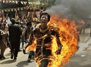 Çin'de 2 Tibetli kendini yaktı