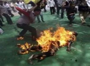 Çin'de bir Tibetli kadın kendini yaktı