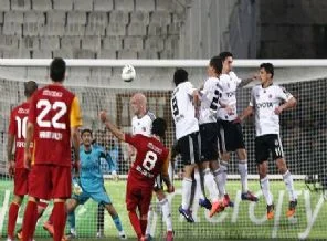 Galatasaray maça başlamadan Beşiktaş'a fark attı
