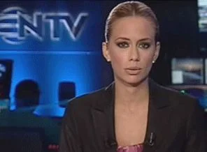 Haber sunarken şarkı söyledi, kovuldu!